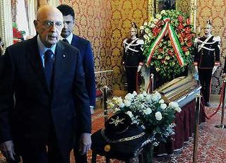 Il Presidente Giorgio Napolitano, a Palazzo della Consulta, visita la camera ardente del Prof. Leopoldo Elia, Presidente Emerito della Corte costituzionale