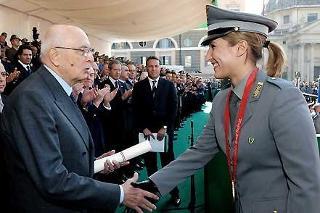 Il Presidente Giorgio Napolitano con Chiara Cainero, medaglia d'oro alle olimpiadi di Pechino, in occasione della Festa del Corpo Forestale dello Stato