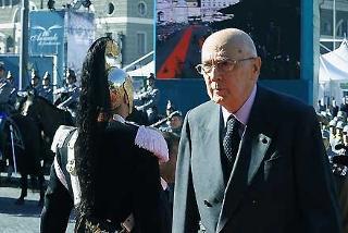 Il Presidente Giorgio Napolitano al suo arrivo in Piazza del Popolo per la celebrazione del 186° anniversario della Costituzione del Corpo Forestale dello Stato