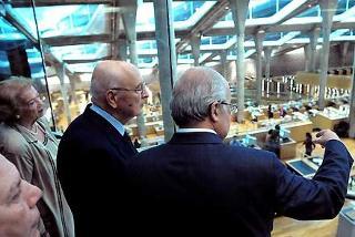 Il Presidente Giorgio Napolitano con la moglie Clio durante la visita alla Grande Area di Lettura del &quot;Triangolo di Gallimaco&quot; di Alessandria