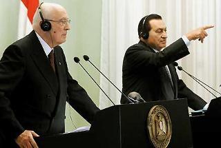 I Presidenti della Republica Italiana Giorgio Napolitano e della Repubblica Araba d'Egitto Hosni Mubarak durante le dichiarazioni alla stampa a Palazzo Presidenziale