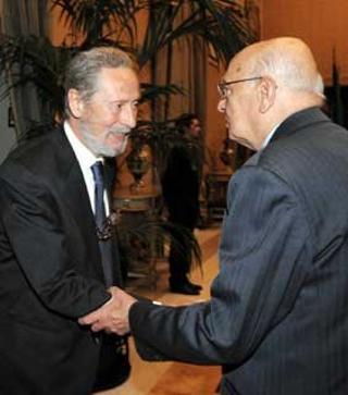 Il Presidente Giorgio Napolitano saluta Alberto Monticone, uno dei Relatori del Convegno "4 novembre 1918-2008: la Grande Guerra nella memoria italiana"