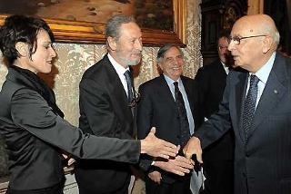 Il Presidente Giorgio Napolitano con i relatori Manuela Di Centa, Alberto Monticone e Valerio Castronovo in occasione del Convegno "4 novembre 1918-2008: la Grande Guerra nella memoria italiana"