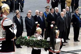 Il Presidente Giorgio Napolitano accompagnato dalle Alte Cariche dello Stato rende omaggio al Milite Ignoto, in occasione del Giorno dell'Unità Nazionale e Festa delle Forze Armate