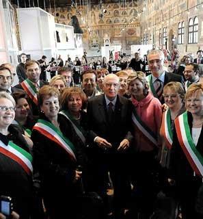 Il Presidente Giorgio Napolitano con un gruppo di donne Sindaco dei Comuni della Provincia a Palazzo della Ragione