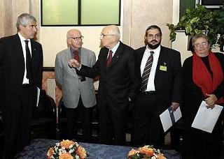 Il Presidente Giorgio Napolitano, con Casini, Bertinotti, Alfonsi ed Agnese Moro, all'inaugurazione del Convegno internazionale "Il governo delle società nel XXI secolo-Ripensando Aldo Moro"