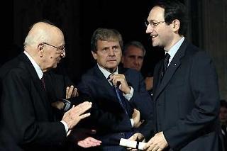 Il Presidente Giorgio Napolitano consegna il Premio FIRC &quot;Guido Venosta&quot; 2008 a Ruggero De Maria