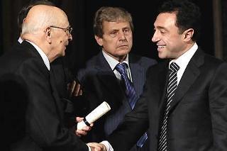 Il Presidente Giorgio Napolitano consegna il Premio FIRC &quot;Guido Venosta&quot; 2008 a Vincenzo Bronte