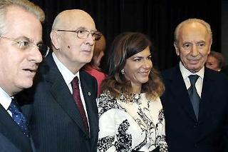 Il Presidente Giorgio Napolitano con il Presidente Peres, il Ministro Scajola ed il Presidente di Confindustria Marcegaglia, al termine del Businnes Forum organizzato da Confindustria ABI e ICE