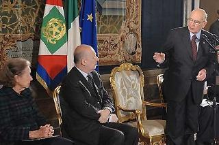Il Presidente Giorgio Napolitano, con a fianco il Ministro Sandro Bondi e la Presidente del Fondo per l'Ambiente Italiano, nel corso dell'incontro con i delegati del FAI