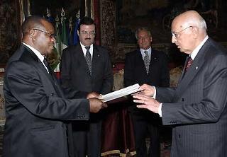 Il Presidente Giorgio Napolitano con S.E. Jonas Sponkie Malewa, nuovo Ambasciatore del Regno del Lesotho.
