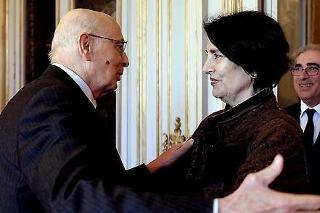 Il Presidente Giorgio Napolitano accoglie la popolare attrice, Irene Papas, in occasione dell'incontro al Quirinale