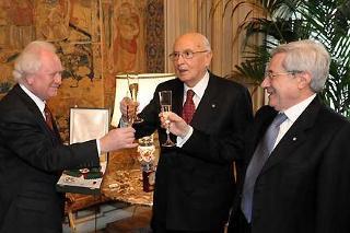 Il Presidente Napolitano con il Maestro N. Balatsch e il Prof. B. Cagli, Presidente dell'Acc. Nazionale di Santa Cecilia, in occasione della consegna delle insegne di Cavaliere di Gran Croce dell'OMRI