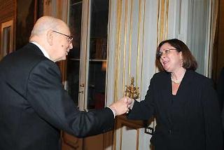 Il Presidente Giorgio Napolitano accoglie Elisabeth Dibble in occasione della Conferenza dei Presidenti delle principali organizzazioni ebraiche americane