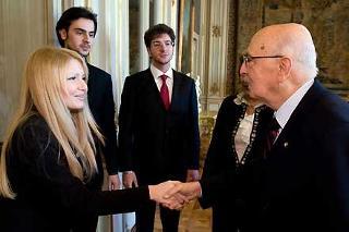 Il Presidente Giorgio Napolitano con i vincitori del Premio Venezia, Alice Severi, Viktor Guraziu e Fiorenzo Pascalucci