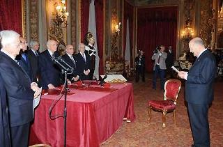 Il nuovo Giudice della Corte costituzionale Paolo Grossi, durante la lettura della formula del giuramento alla presenza del Capo dello Stato Giorgio Napolitano