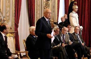 Il Presidente Giorgio Napolitano riivolge il suo saluto ai Giornalisti della Stampa Parlamentare, in occasione della consegna del tradizionale &quot;Ventaglio&quot; da parte del Presidente dell'Associazione Pierluca Terzulli.