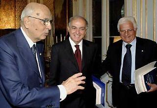 Il Presidente Giorgio Napolitano con Giuseppe Gennaro, Presidente dell'Associazione Nazionale Magistrati ed il Segretario generale del Quirinale Donato Marra, in occasione dell'incontro con alcuni componenti dell'Associazione