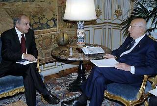 Il Presidente Giorgio Napolitano a colloquio con Giuseppe 30Gennaro, Presidente dell'Associazione Nazionale Magistrati, in occasione dell'incontro con alcuni componenti dell'Associazione.