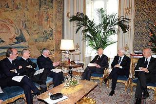 Il Presidente Giorgio Napolitano con il Dott. Gabriello Mancini, Presidente del Cotec, ed una delegazione della Fondazione, durante i colloqui