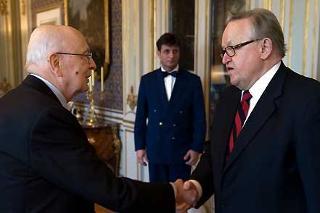 Il Presidente Giorgio Napolitano con Martti Ahtisaari, in occasione dell'incontro con una delegazione dell'European Council on Foreign relations