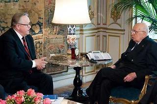 Il Presidente Giorgio Napolitano durante i colloqui con Martti Ahtisaari, in occasione dell'incontro con una delegazione dell'European Council on Foreign relations