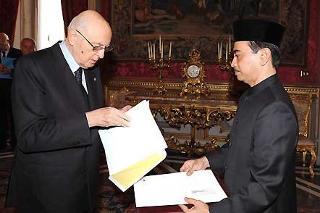 Il Presidente Giorgio Napolitano con il Signor Mohamad Oemar, nuovo Ambasciatore della Repubblica di Indonesia in occasione della presentazione delle Lettere Credenziali