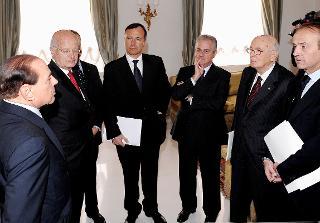 Il Presidente Giorgio Napolitano con alcuni dei partecipanti all'incontro svoltosi al Quirinale