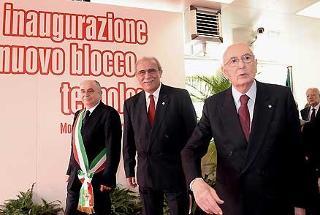 Il Presidente Giorgio Napolitano con Stefano Cencetti, Direttore generale dell'Azienda Ospedaliera ed il Sindaco Giorgio Pighi durante la visita al nuovo Pronto Soccorso del Policlinico