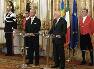 Il Presidente Giorgio Napolitano con Sua Maestà il Re Carlo XVI Gustavo di Svezia, durante le comunicazioni alla stampa