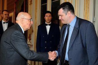 Il Presidente Giorgio Napolitano accoglie il Sig. Giampaolo Mattei, Presidente dell'Associazione &quot;Fratelli Mattei&quot; in occasione dell'incontro al Quirinale