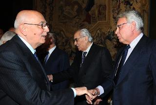 Il Presidente Giorgio Napolitano con il Sig. Felipe Gonzales Marquez, Presidente del Gruppo di Riflessione sul futuro dell'Europa, poco prima della cerimonia al Quirinale