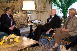 Il Presidente Giorgio Napolitano, con a fianco il Sottosegretario di Stato agli Affari Esteri Stefania Craxi, durante l'incontro con Amre Moussa, Segretario generale della Lega degli Stati Arabi