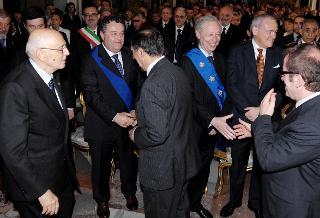 Il Presidente Giorgio Napolitano con i Ministri La Russa e Maroni ed i Presidenti delle Province di Genova e Cesena Forlì al termine della cerimonia di conferimento della Medaglia d'Oro al Merito Civile al Gonfalone delle due Province