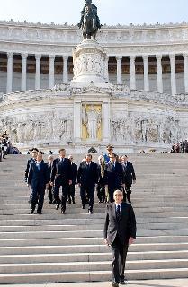 Il Presidente Giorgio Napolitano al termine della cerimonia all'Altare della Patria