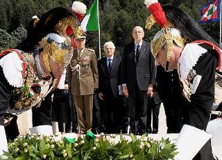 Il Presidente Giorgio Napolitano rende omaggio al Sacrario dei Caduti per la Lotta di Liberazione