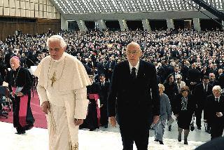 Il Santo Padre Benedetto XVI con il Presidente della Repubblica Italiana Giorgio Napolitano al termine del Concerto offerto dal Presidente della Repubblica nella Sala Nervi