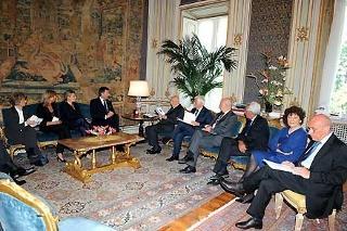 Il Presidente Giorgio Napolitano con l'On. Luca Barbareschi ed una delegazione delle Associazioni in occasione dell'incontro per illustrare il programma della &quot;Giornata contro la Pedofilia&quot;, durante i colloqui