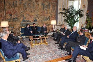 Il Presidente Giorgio Napolitano durante l'incontro con l'Ambasciatore Ferdinando Salleo, Presidente del Circolo degli Studi Diplomatici, ed una delegazione del Circolo