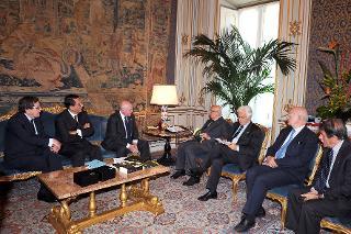 Il Presidente Giorgio Napolitano in un momento dell'incontro con l'Ambasciatore Ferdinando Salleo, Presidente del Circolo degli Studi Diplomatici ed una delegazione, durante i colloqui
