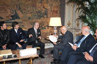 Il Presidente Giorgio Napolitano con Gualtiero Marchesi ed una delegazione di cuochi durante l'incontro al Quirinale