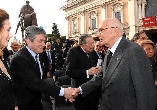Il Presidente Giorgio Napolitano con il Senatore a vita Giulio Andreotti e Baron Crespo, già Presidente del Parlamento Europeo su Piazza del Campidoglio in occasione della cerimonia celebrativa della Festa dell'Europa