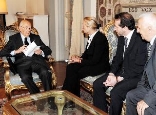 Il Presidente Giorgio Napolitano durante l'incontro con una delegazione dell'Associazione tra i Familiari delle Vittime di via dei Georgofili