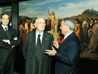 Il Presidente Giorgio Napolitano durante la visita alla Mostra su Galileo a Palazzo Strozzi. Nella foto con Lorenzo Bini Smaghi e Paolo Galluzzi, Direttore dell'Istituto e Museo di Storia della Scienza e Curatore della Mostra