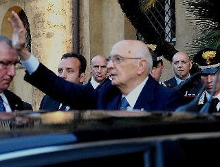Il Presidente Giorgio Napolitano nel Capoluogo siciliano all'uscita dal Palazzo della Regione