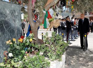Il Presidente Giorgio Napolitano in via d'Amelio dopo aver deposto una corona di fiori in ricordo delle stragi di mafia