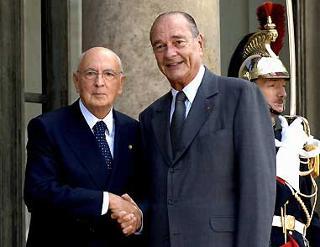 Il Presidente Giorgio Napolitano con Jacques Chirac, Presidente della Repubblica Francese, al Palazzo dell'Eliseo.