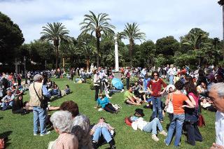 Folla di gente nei Giardini del Quirinale in occasione dell'apertura al pubblico dei giardini per la Festa Nazionale della Repubblica