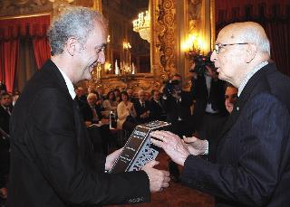 Il Presidente Giorgio Napolitano consegna il &quot;Premio di Premi&quot; a Roberto Giolito, della Fiat