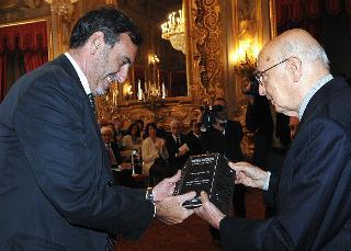 Il Presidente Giorgio Napolitano consegna il &quot;Premio dei Premi&quot; a Stefano Massa, Amministratore Delegato di Villa Massa Srl